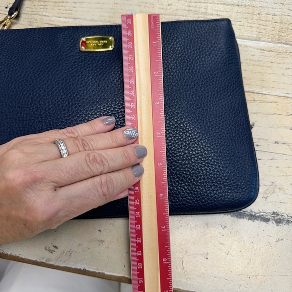 Michael Kors Jet Set XL Zip Clutch – Navy Pebbled Leather – NWT - Picture 8 of 11